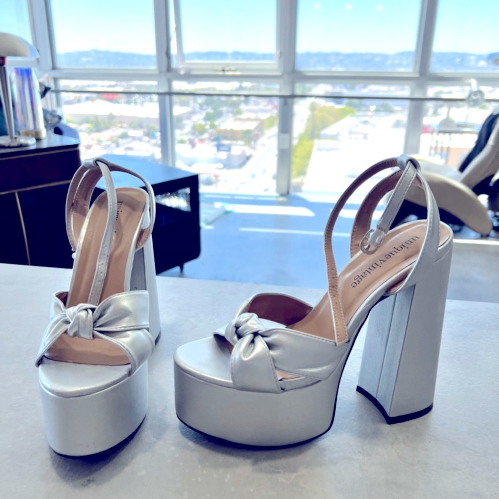 Unique Vintage disco silver platform shoes